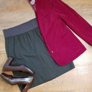 Gap size 8 maternity skirt. NWT